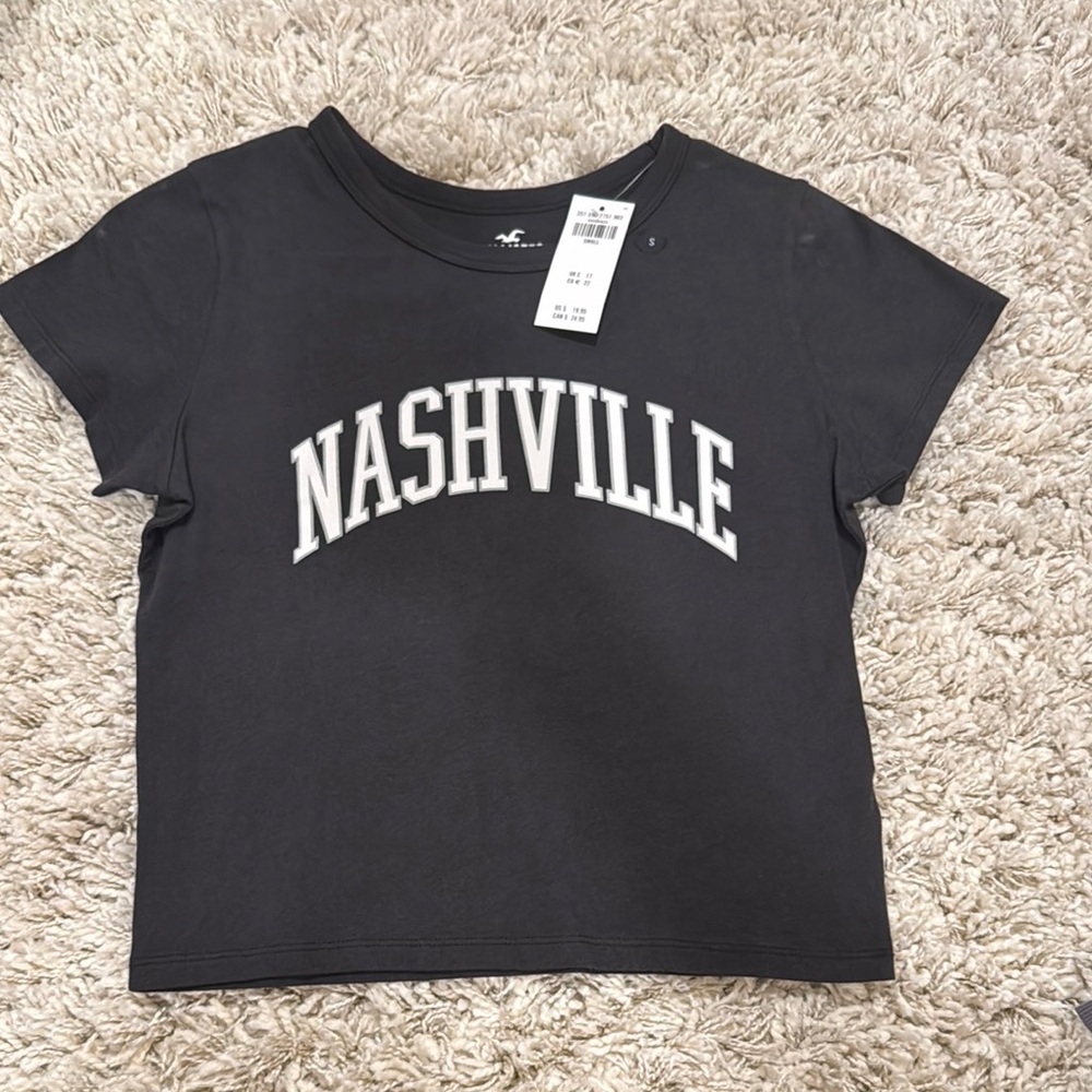Hollister Graphic Tee in Black